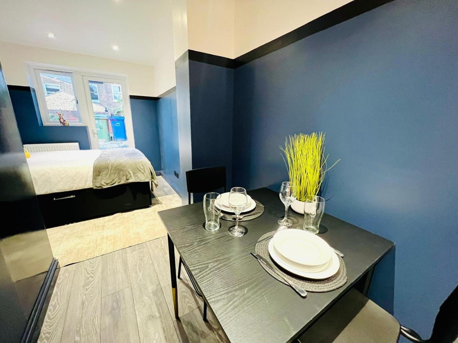 61 Studio, Ideal For Tourists High Recommend!!! Gjestgiverier *