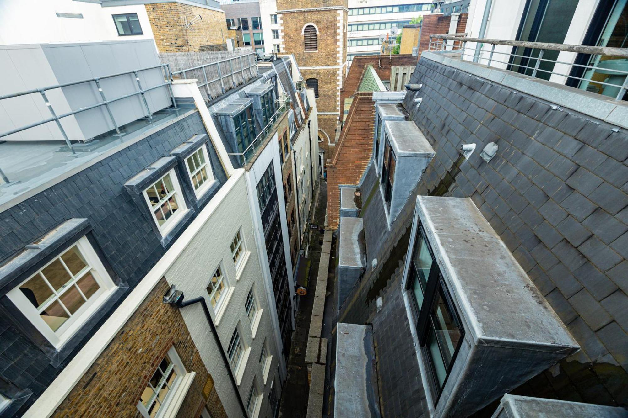 Comfortable With Balcony Near Monument Station Apartment