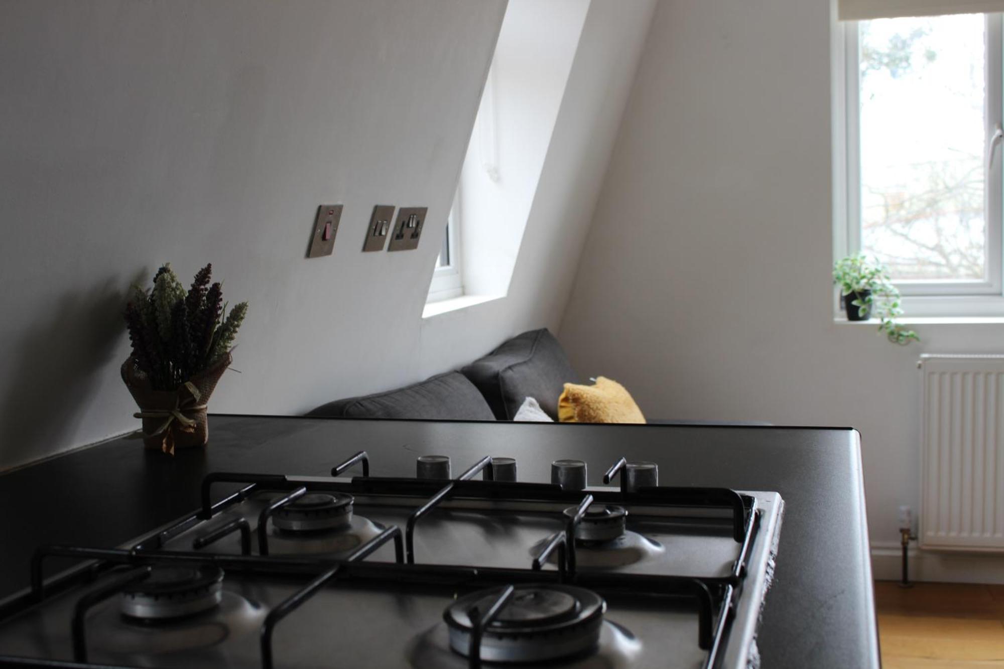 1 Bedroom, Sleeps 5, 30 Minutes To Centre * Londres