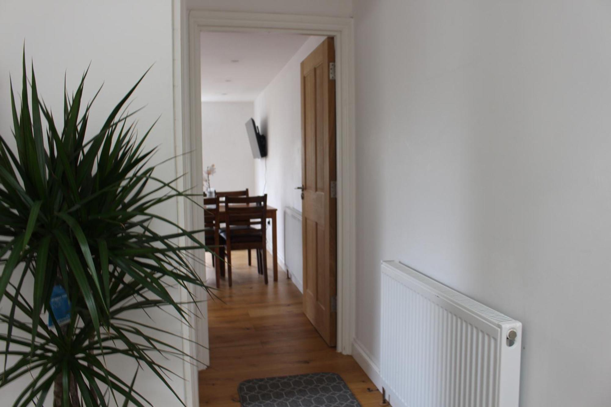 1 Bedroom, Sleeps 5, 30 Minutes To Centre Apartamento