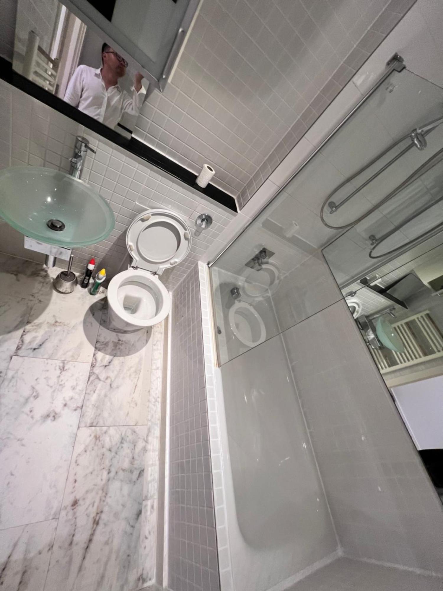 Deluxe Entire With 2x Bedrooms, 2x Bathrooms And A Big Living In The Olympic Park And Westfield At Stratford London