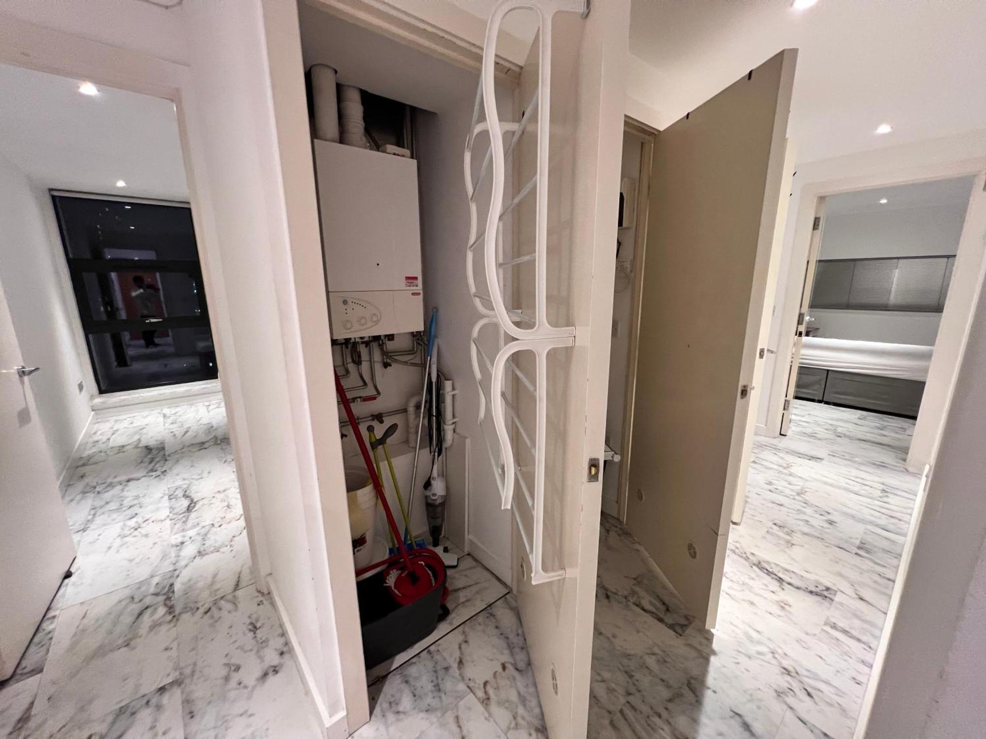 Deluxe Entire With 2x Bedrooms, 2x Bathrooms And A Big Living In The Olympic Park And Westfield At Stratford Leilighetshoteller