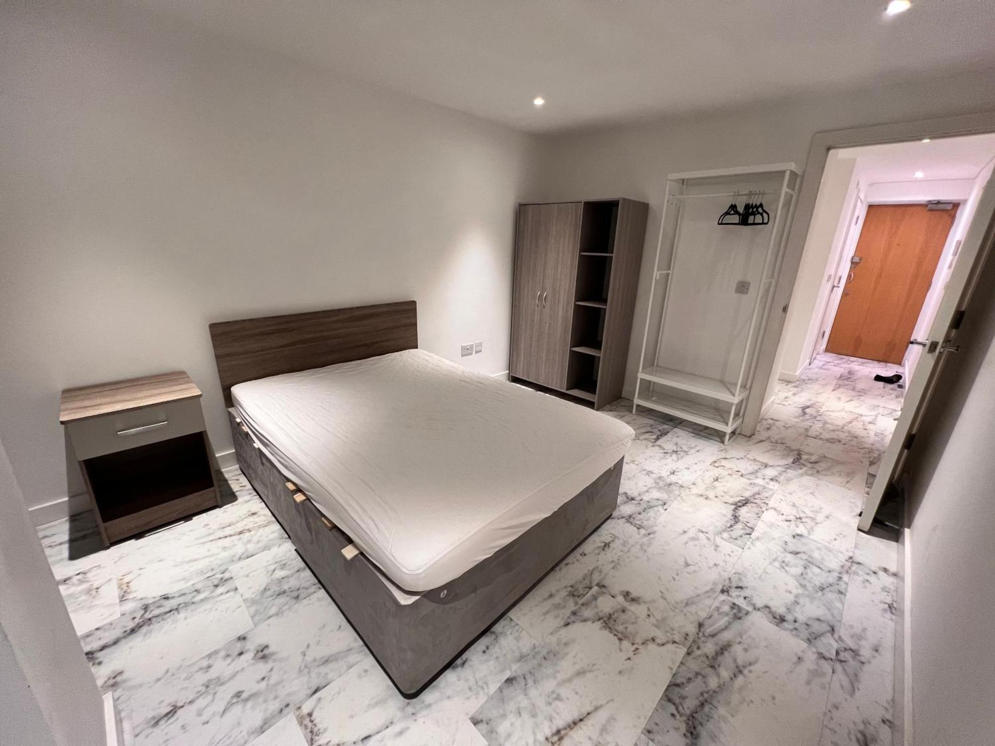 Deluxe Entire With 2x Bedrooms, 2x Bathrooms And A Big Living In The Olympic Park And Westfield At Stratford Leilighetshoteller