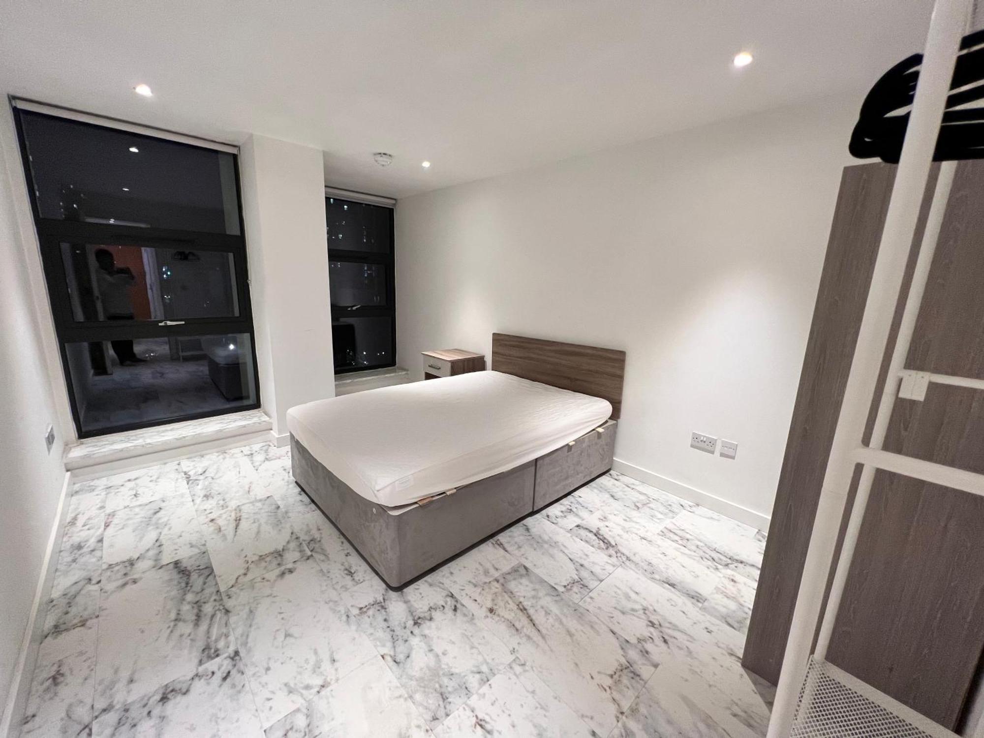 Deluxe Entire With 2x Bedrooms, 2x Bathrooms And A Big Living In The Olympic Park And Westfield At Stratford London