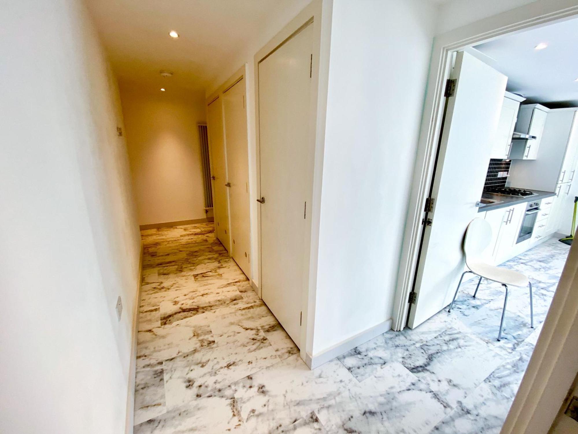 Deluxe Entire With 2x Bedrooms, 2x Bathrooms And A Big Living In The Olympic Park And Westfield At Stratford Leilighetshoteller London