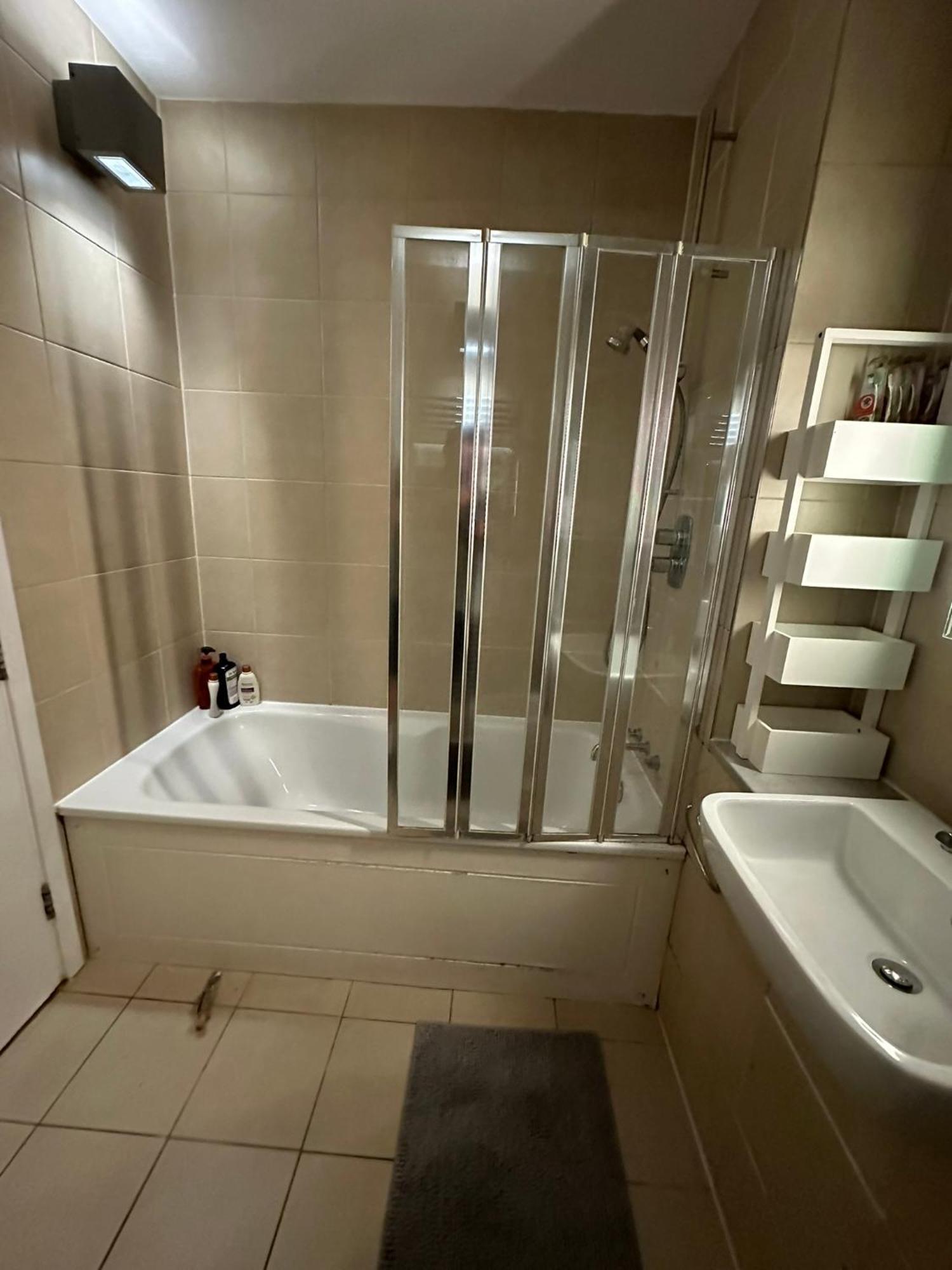 Leilighet Double Bedroom With Shared Bathroom Stunning Location