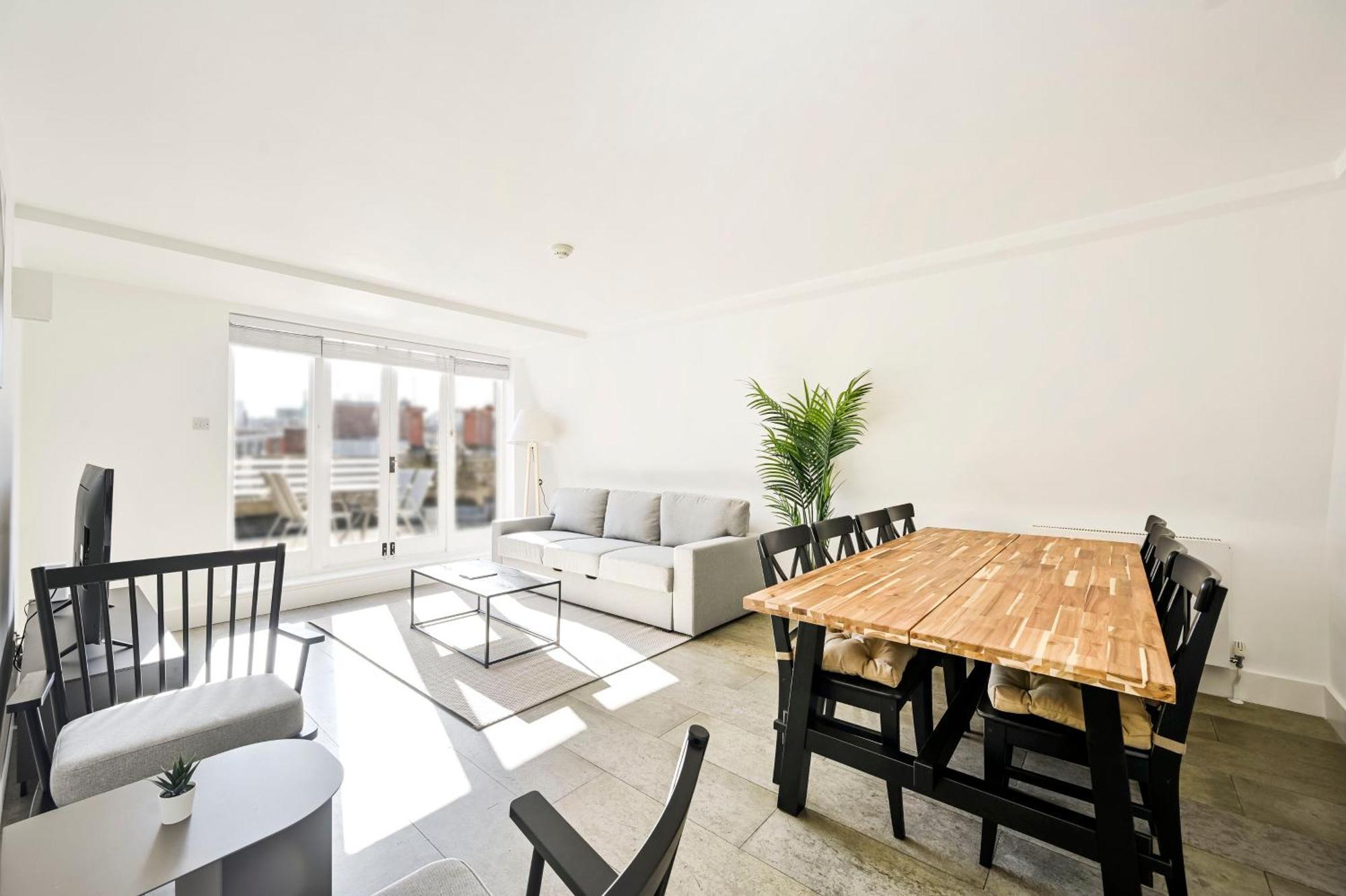 Farringdon Comfortable 3 Bed