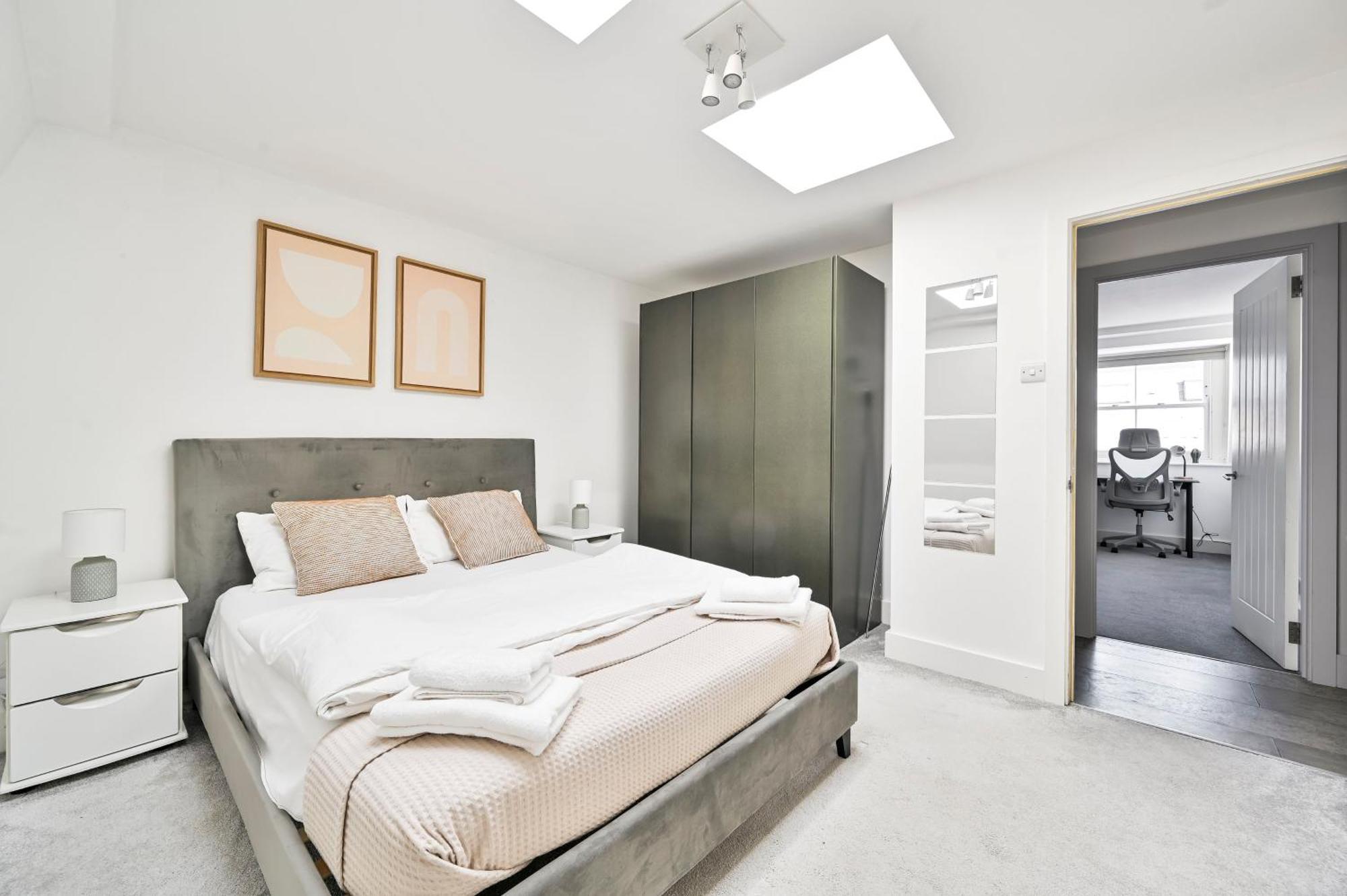 Farringdon Comfortable 3 Bed
