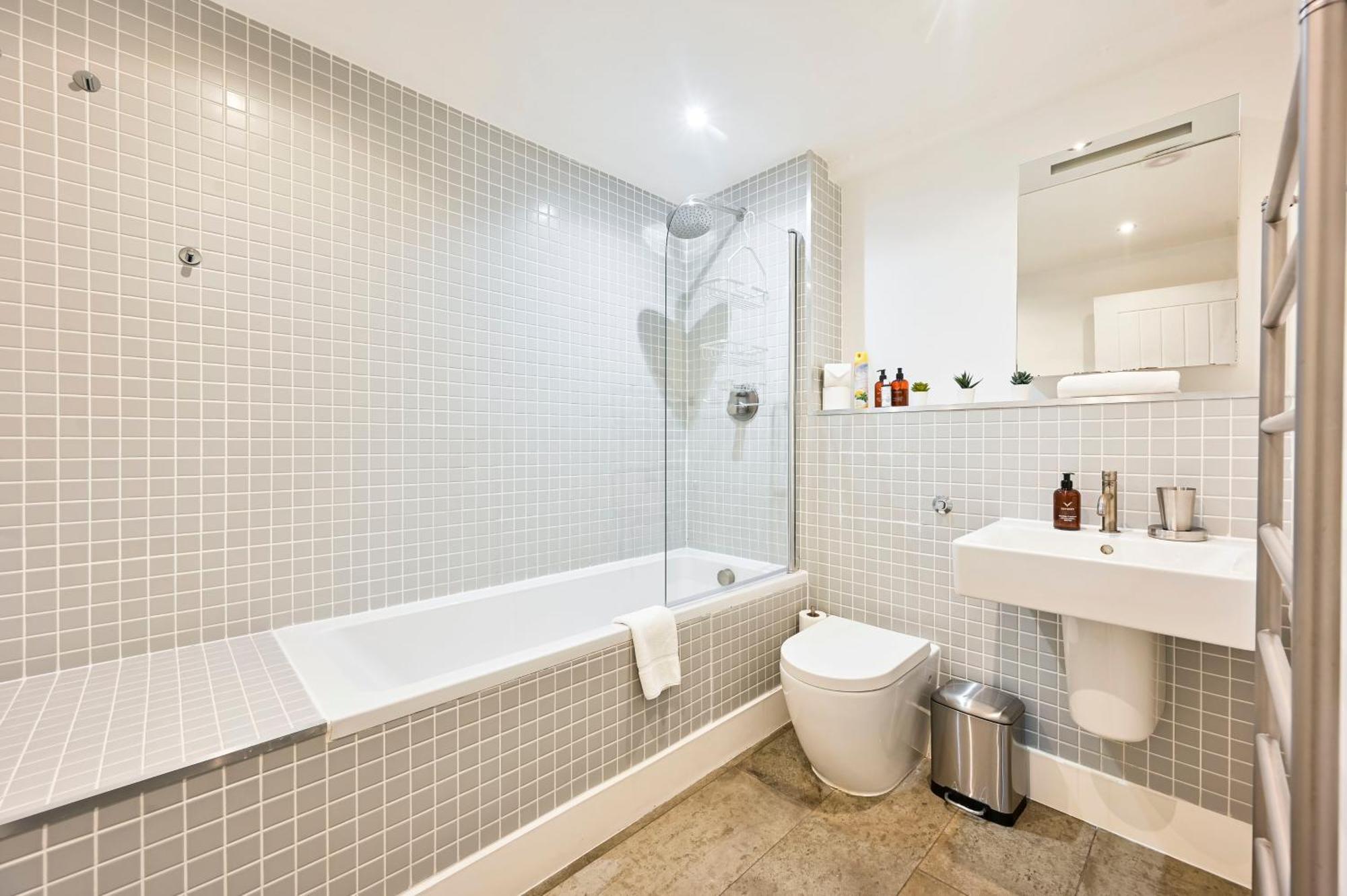 Farringdon Comfortable 3 Bed Apartment
