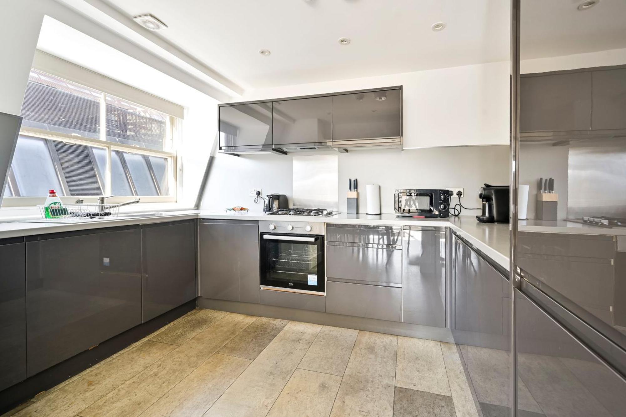 Farringdon Comfortable 3 Bed Apartment *