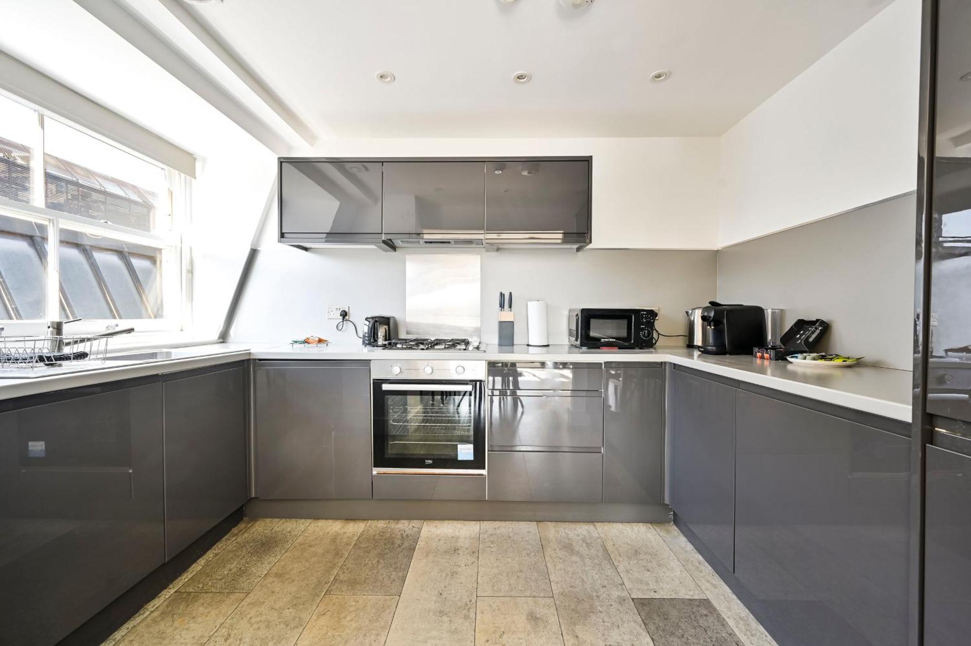 Farringdon Comfortable 3 Bed Apartment *