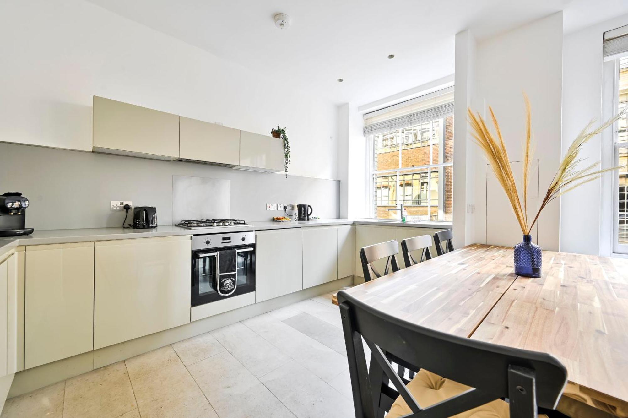 Farringdon Comfortable 3 Bed Apartment