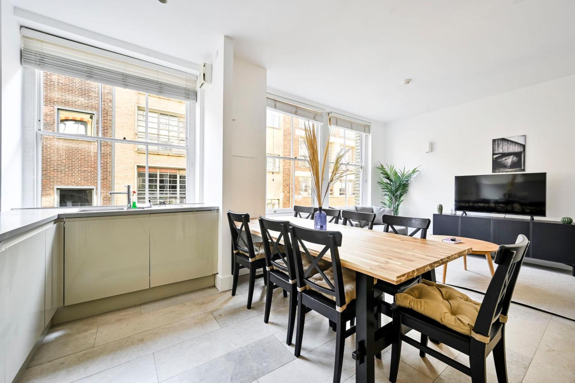 Farringdon Comfortable 3 Bed