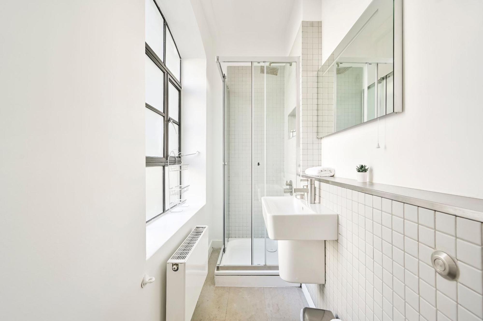 Farringdon Comfortable 3 Bed