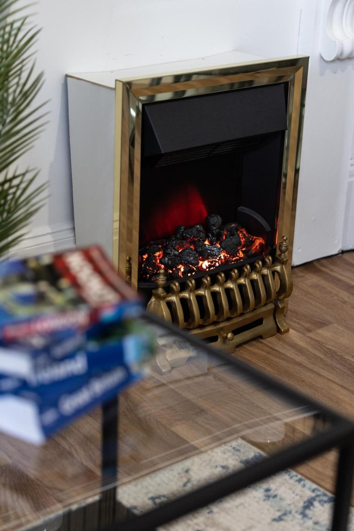 Luxury 4beds West London-mobilerateoffers-zone1-family-tourist-weekly-wifi-sleeps7-netflix! Apartment London