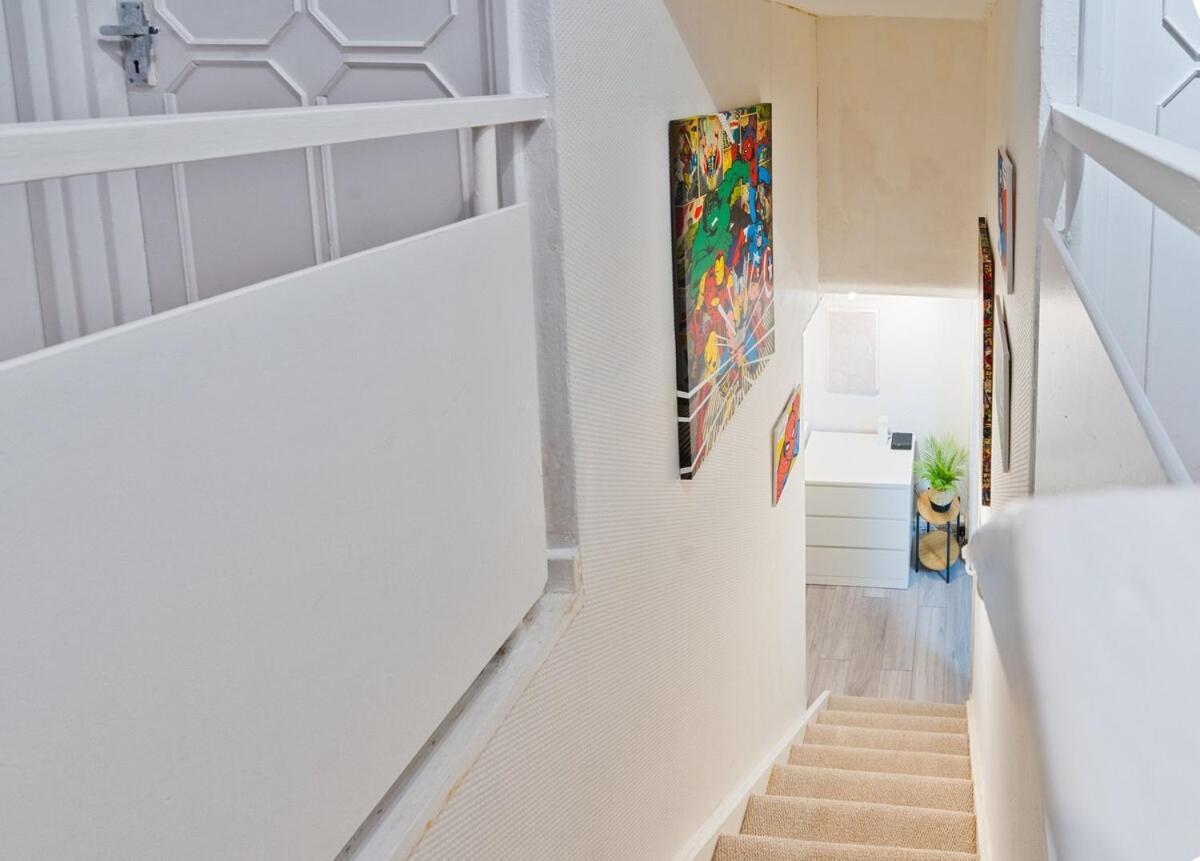 3 Bedroom Prime Location Near Canary Wharf * London