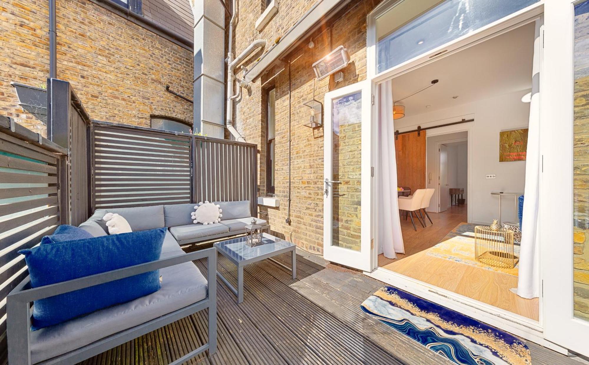 Designer Victorian Flat With Huge Terrace * London