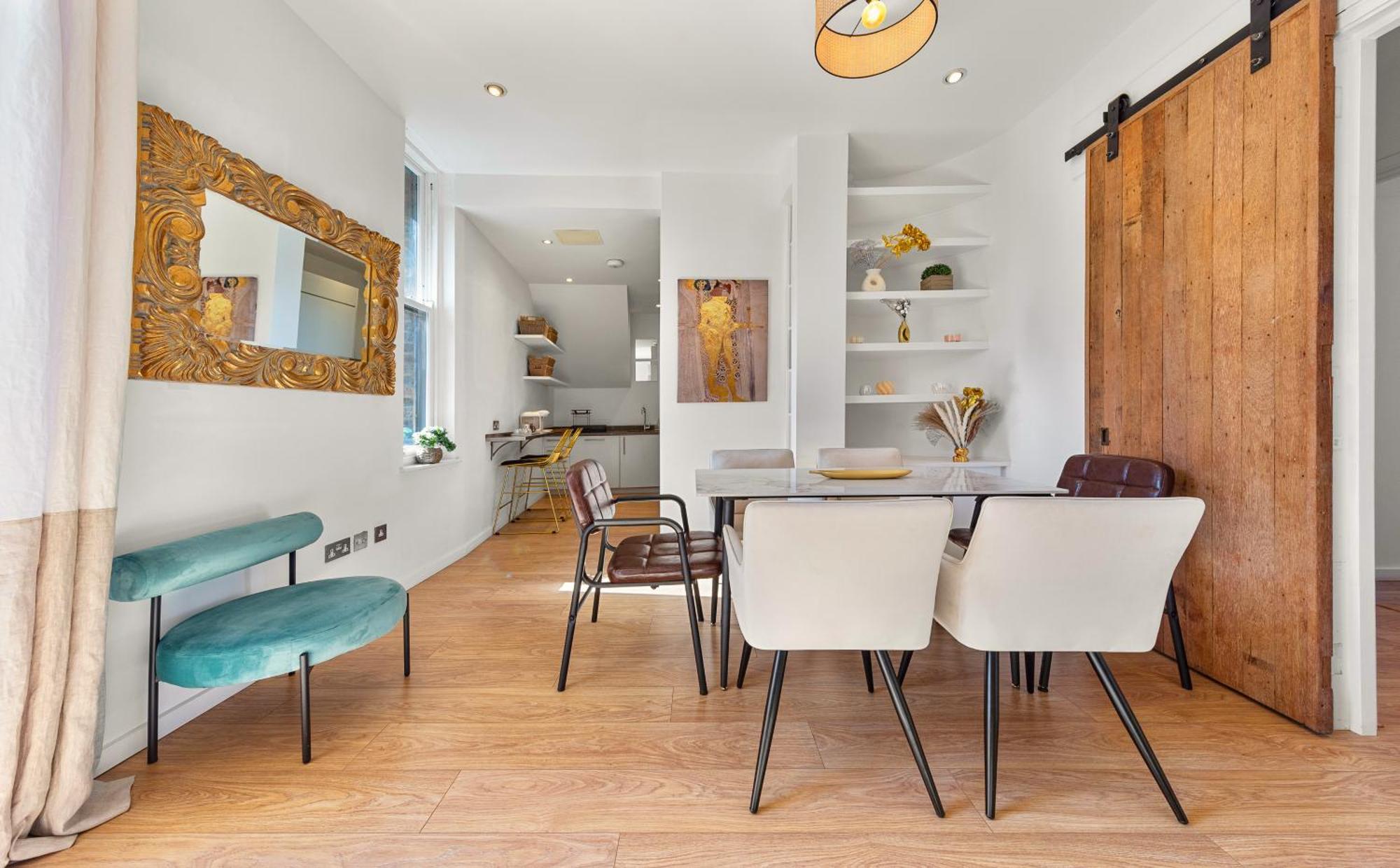 Designer Victorian Flat With Huge Terrace Leilighet