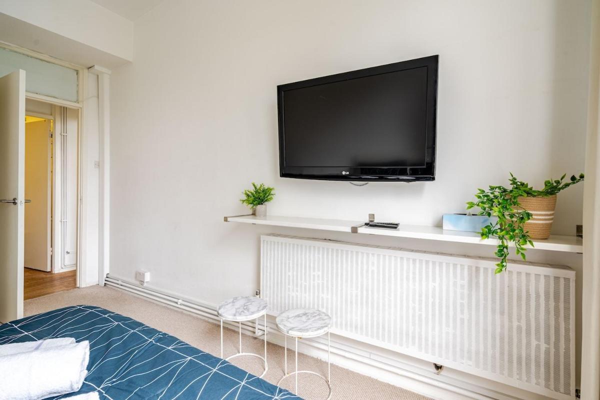 Apartment Skyline Loft Life In Old Street Up To 6 People! London