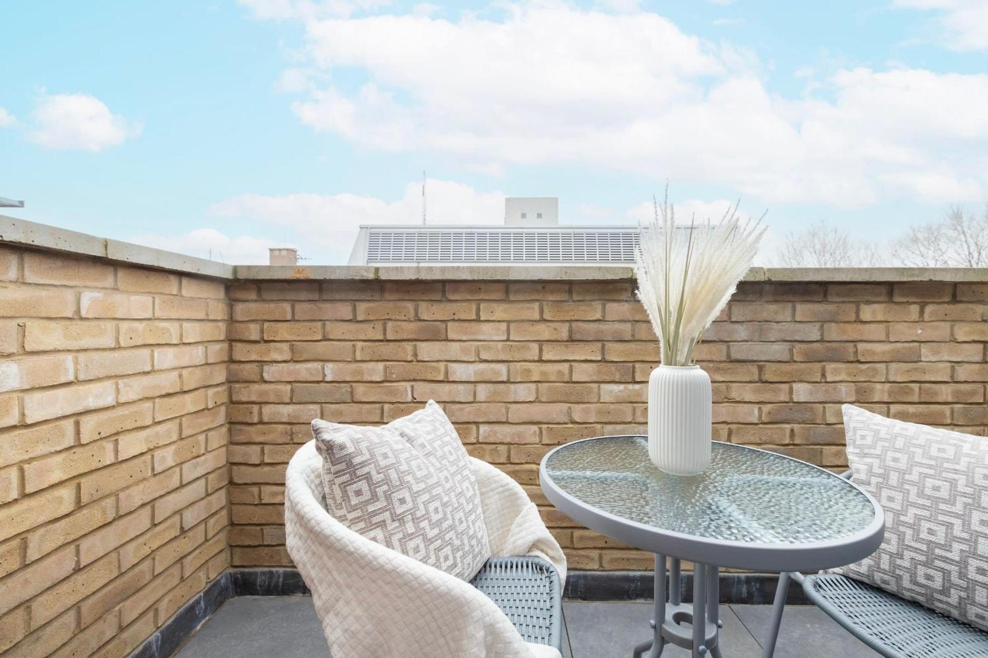 Bnbnova - Fitzrovia & Soho - 2br With Balcony Apartment