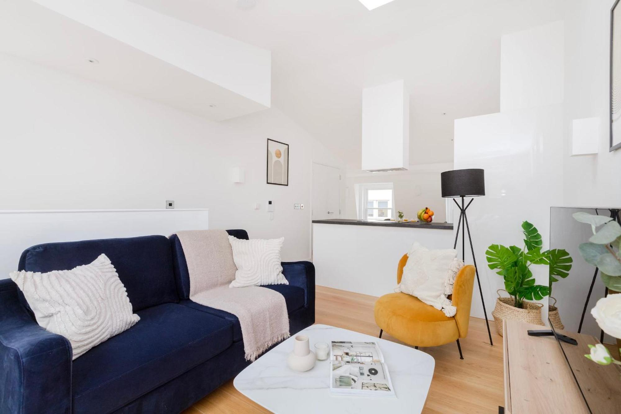 Bnbnova - Fitzrovia & Soho - 2br With Balcony Apartment *