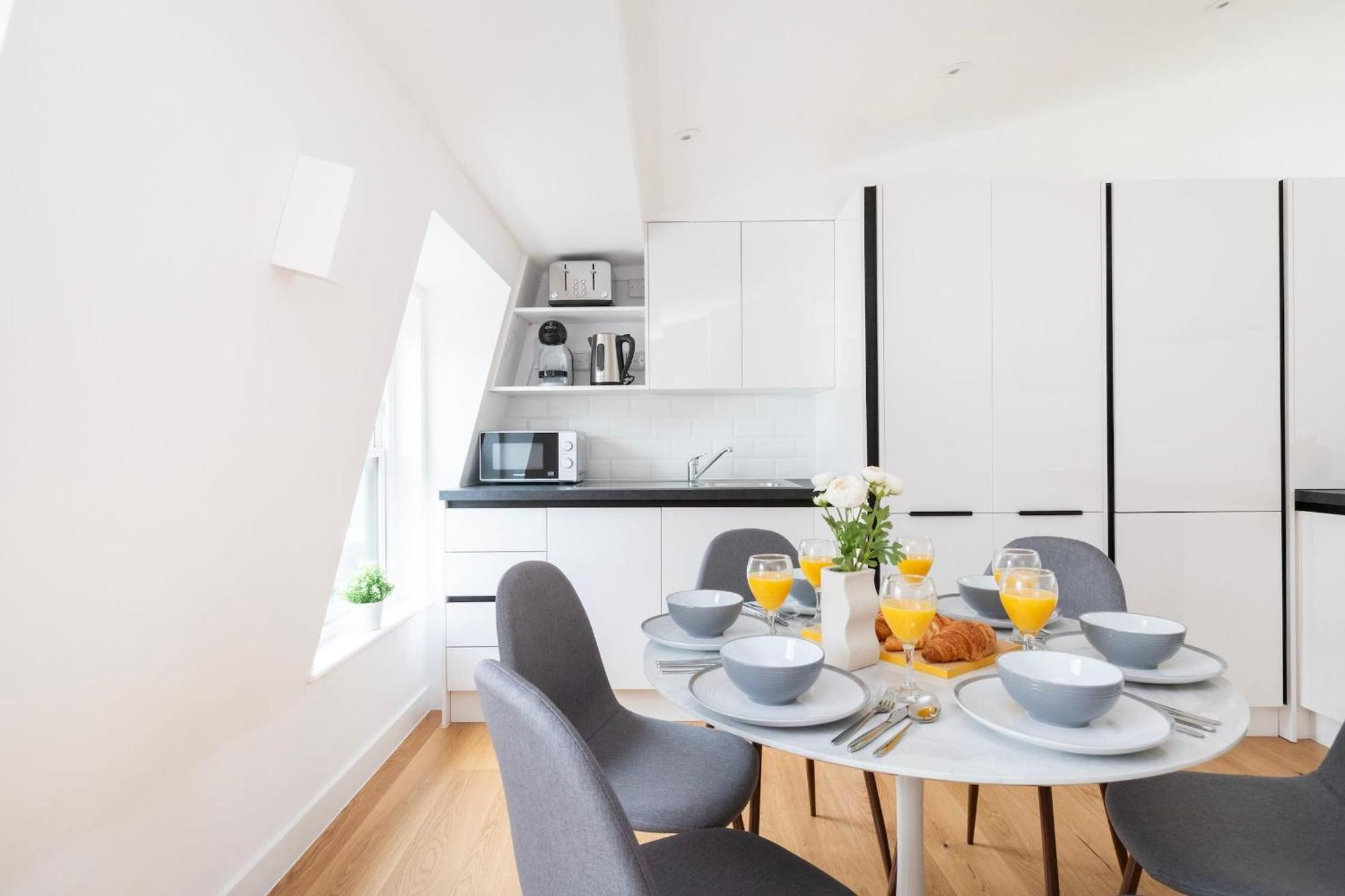 Bnbnova - Fitzrovia & Soho - 2br With Balcony Apartment London