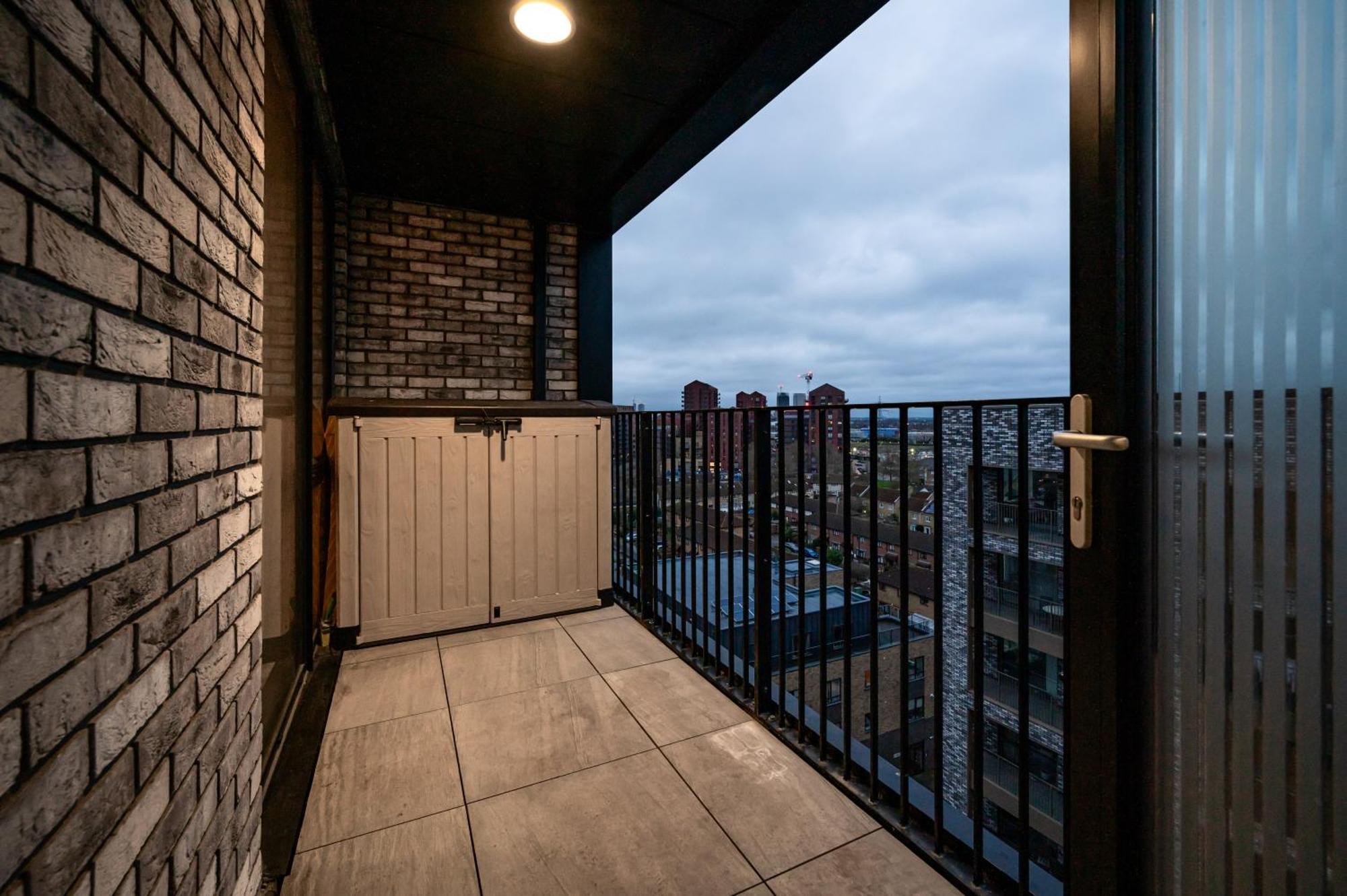 Canary Wharf E14 Modern 1 Bed High Spec Appartement *