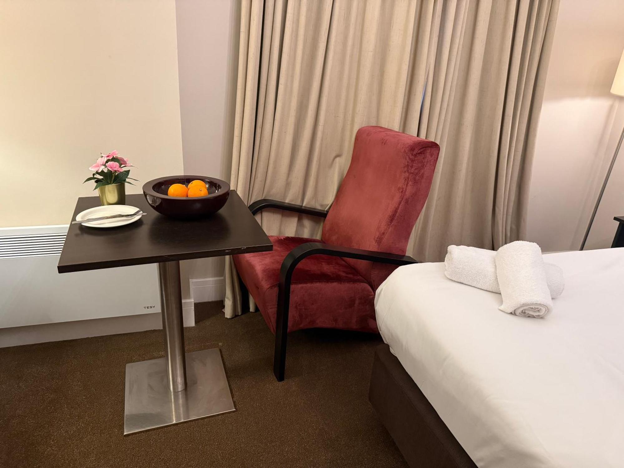 Ariana - Near Wembley And Hotell London