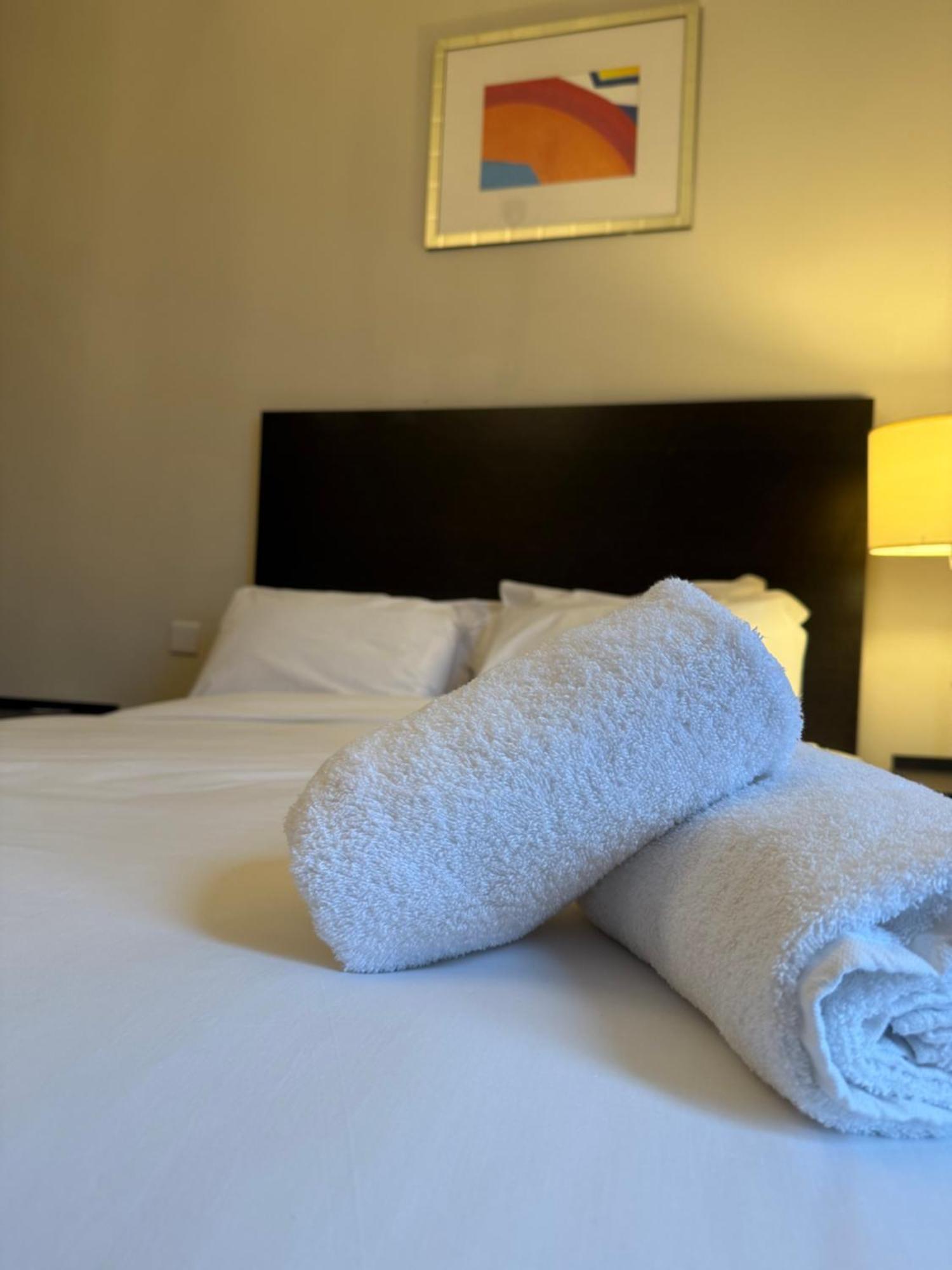 Ariana - Near Wembley And Hotell London