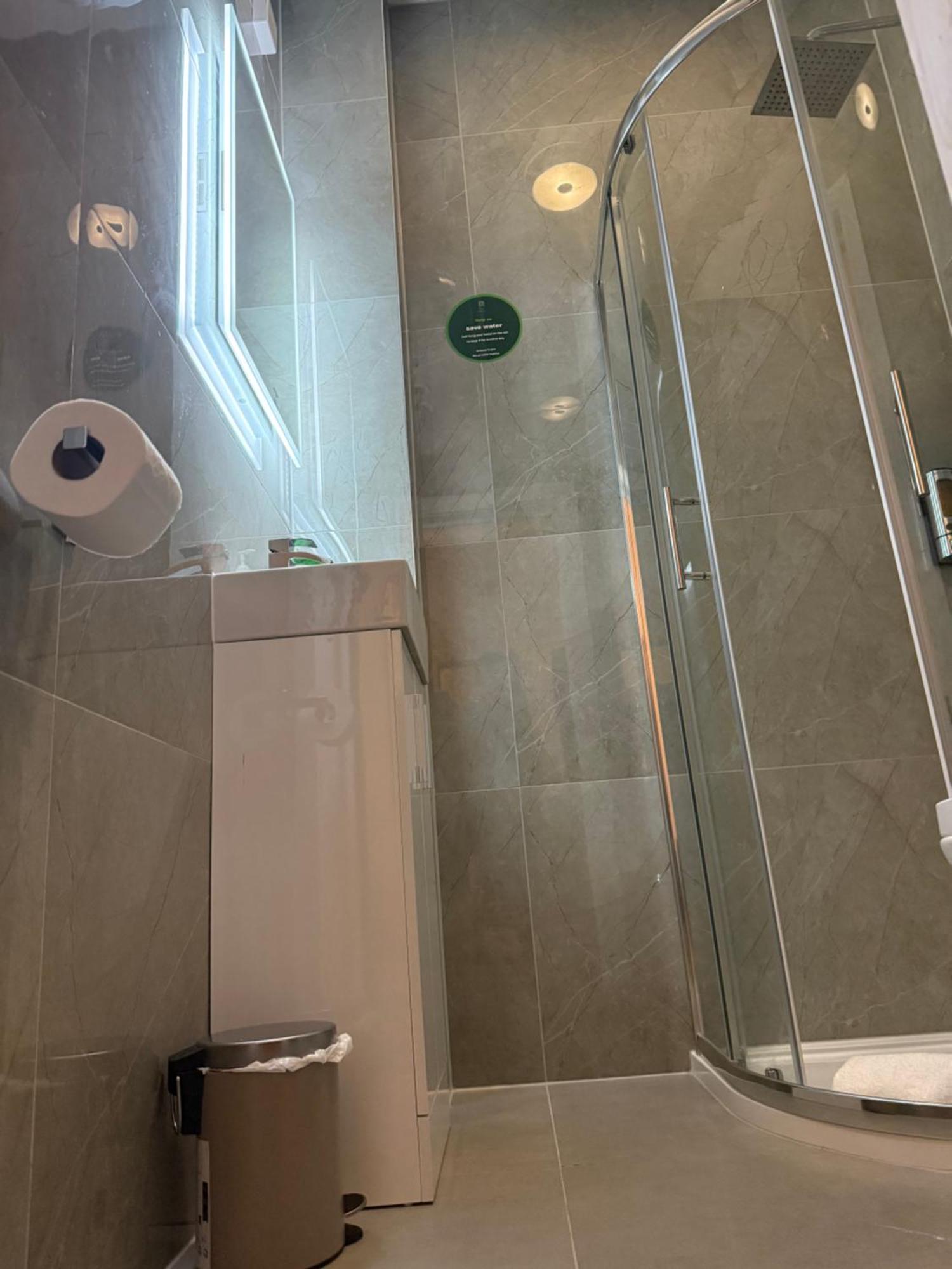 Hotell Ariana - Near Wembley And London