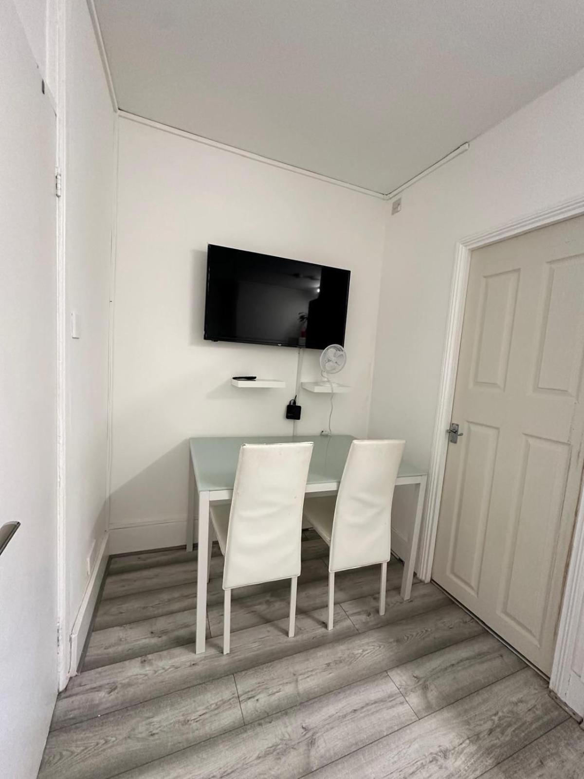 Ground Floor One Bedroom Flat Miles Apartamento Londres