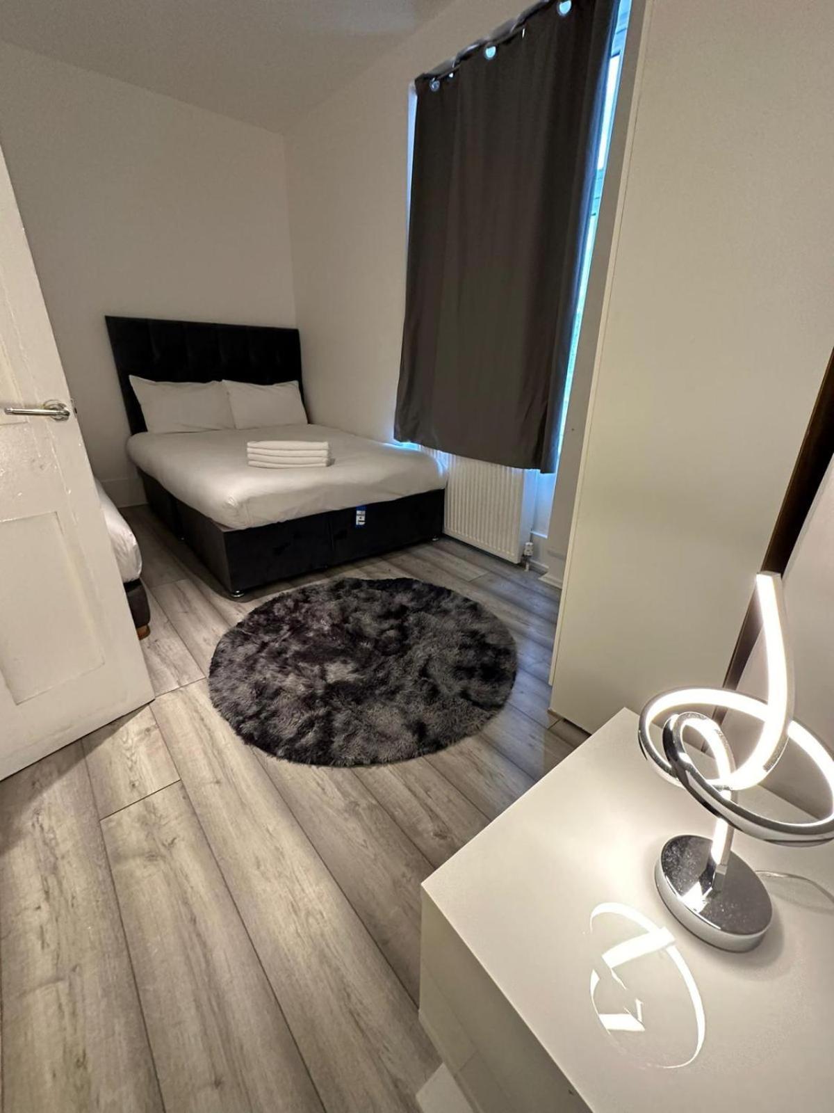 Ground Floor One Bedroom Flat Miles * Londres
