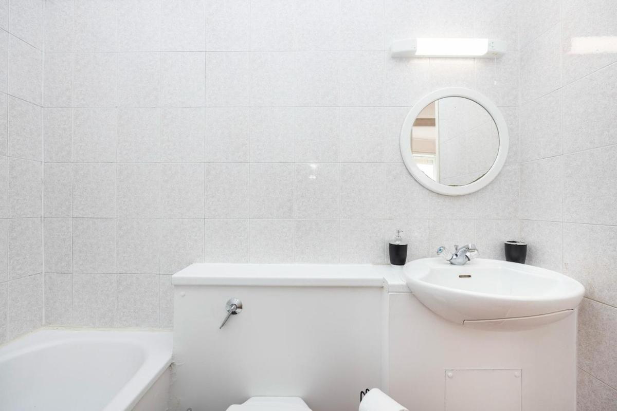 Leilighet Spacious 1br Near Bridge