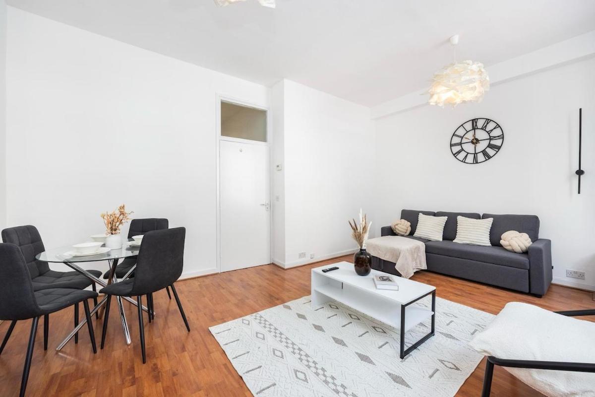 Spacious 1br Near Bridge Leilighet London