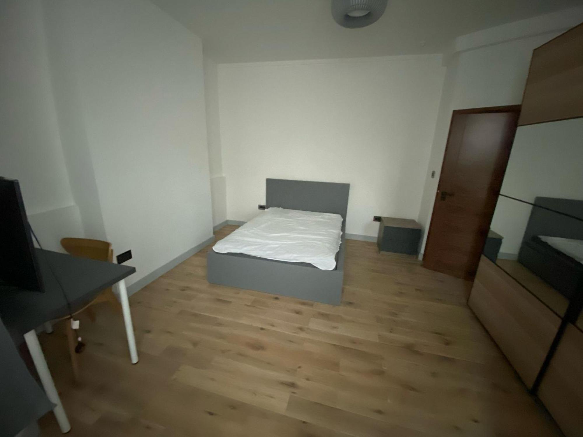 Lovely Spacious 2 Bed Apartment *