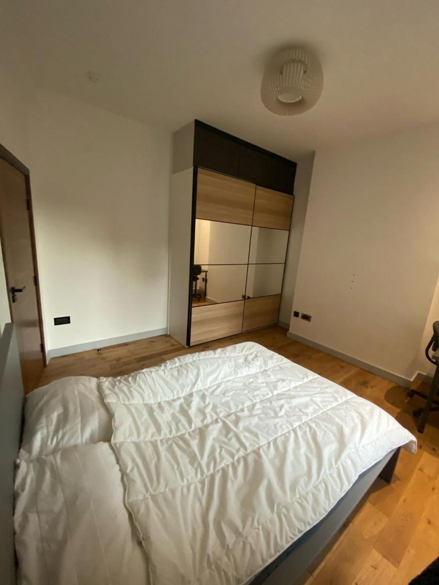 Lovely Spacious 2 Bed * London