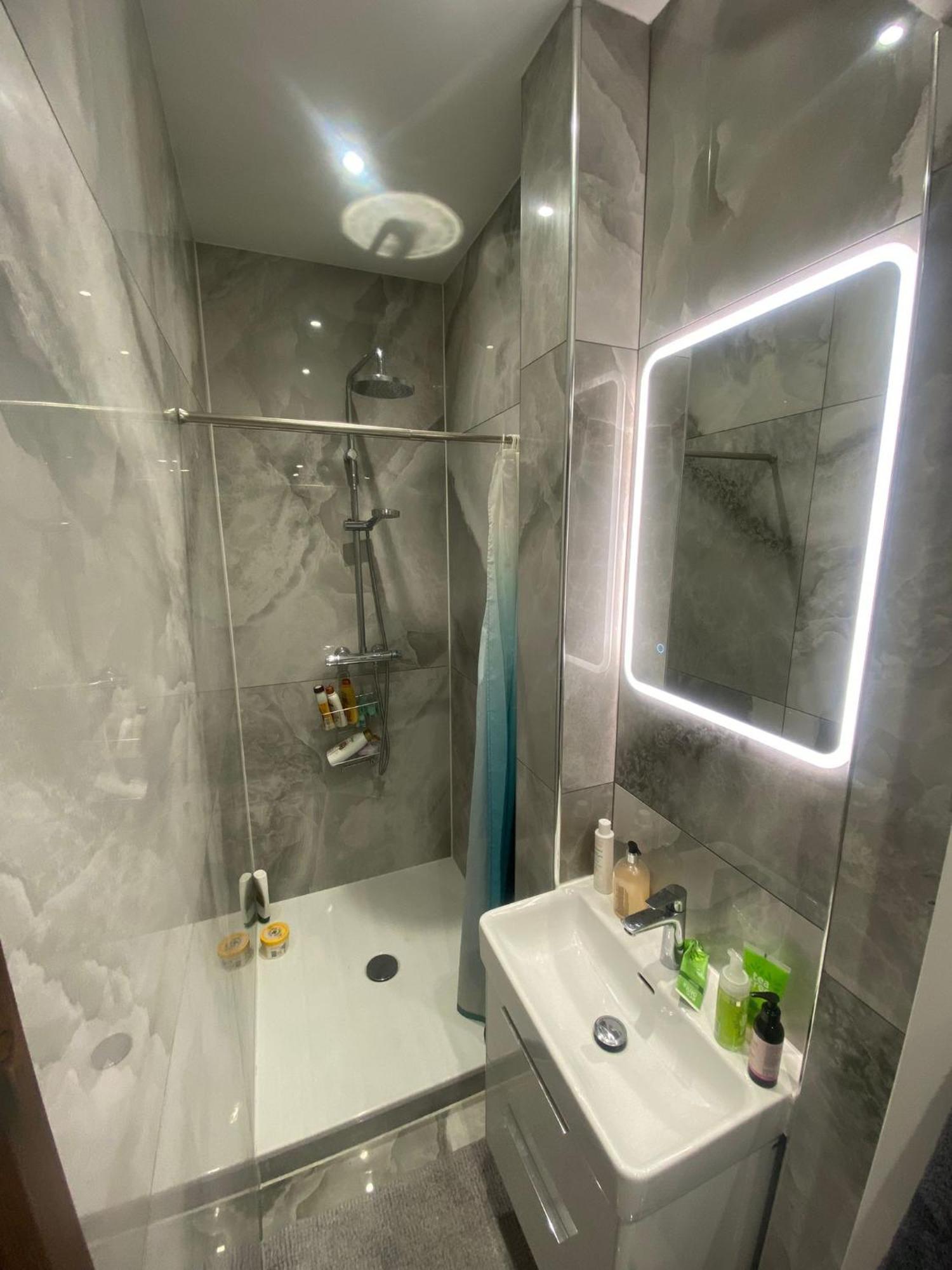 Lovely Spacious 2 Bed *