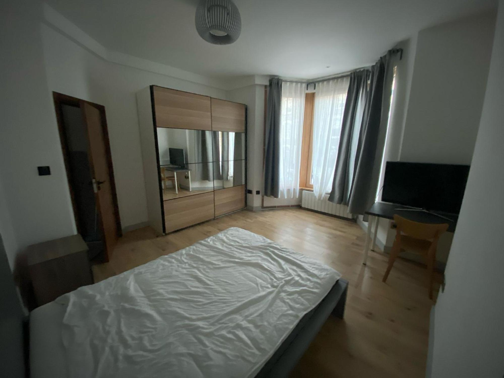 Apartment Lovely Spacious 2 Bed *