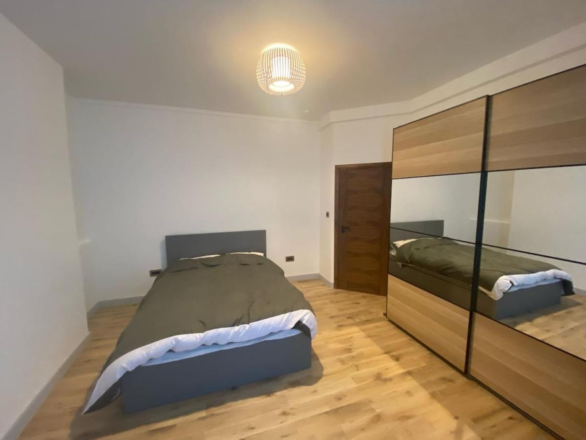 Lovely Spacious 2 Bed Apartment *