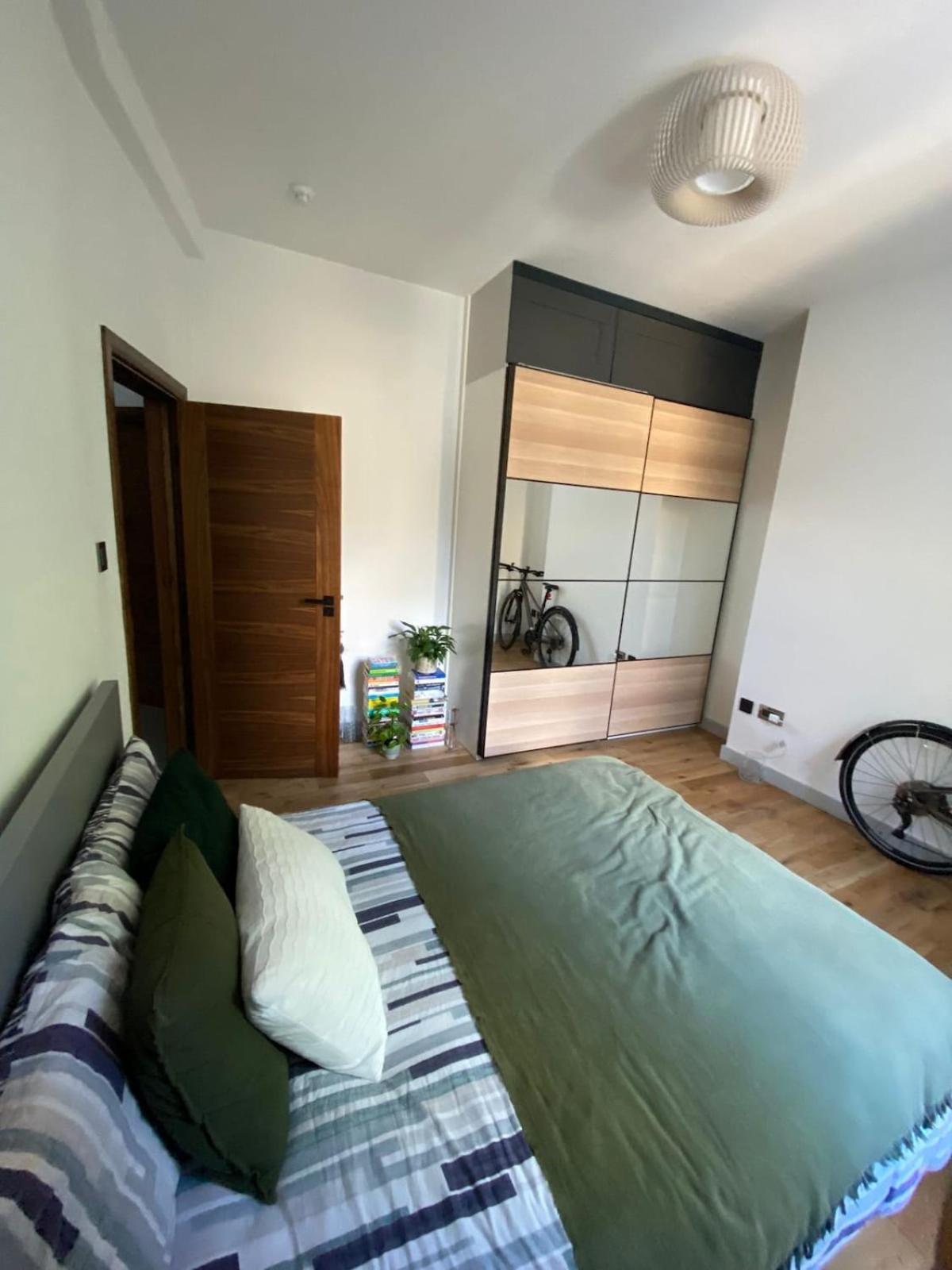 Lovely Spacious 2 Bed Apartment *