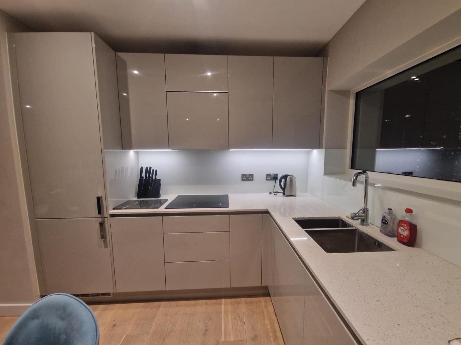 Victoria Sleek Apartment
