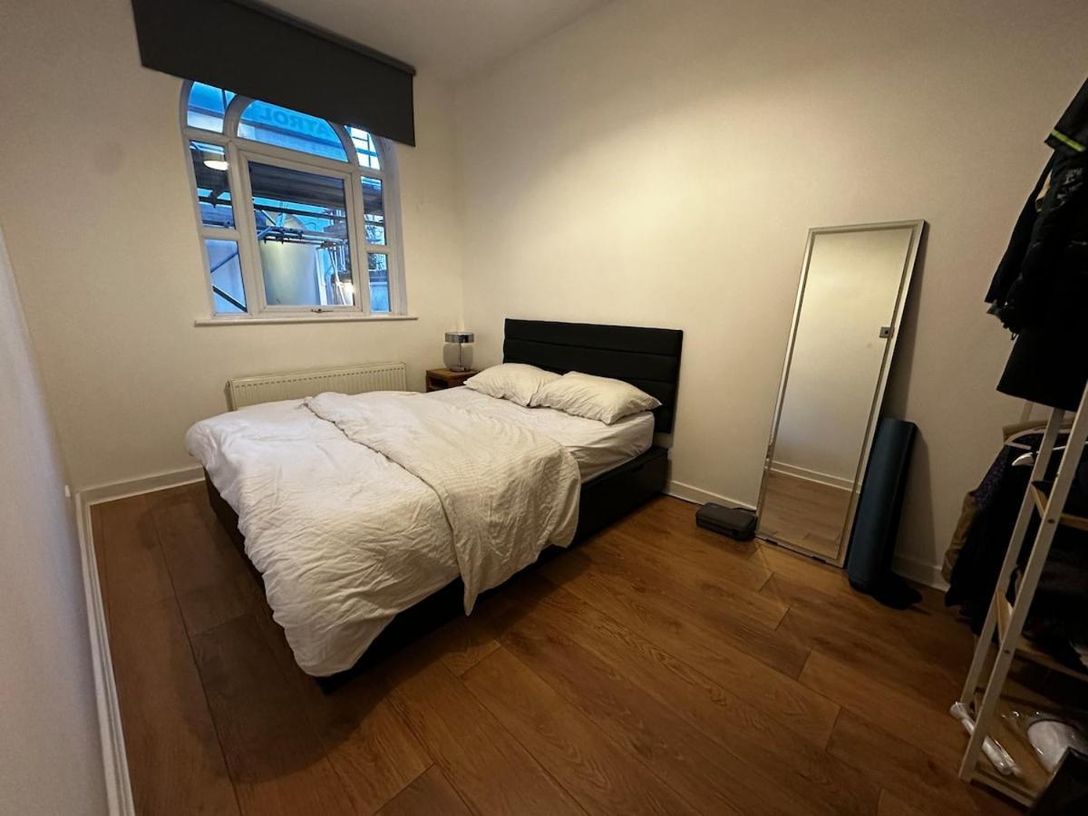 2 Bedroom Flat With Private Garden London