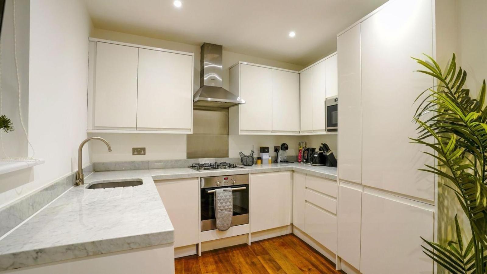 Hyde Park & Oxford Street Elegant House 2br 2ba Apartment London