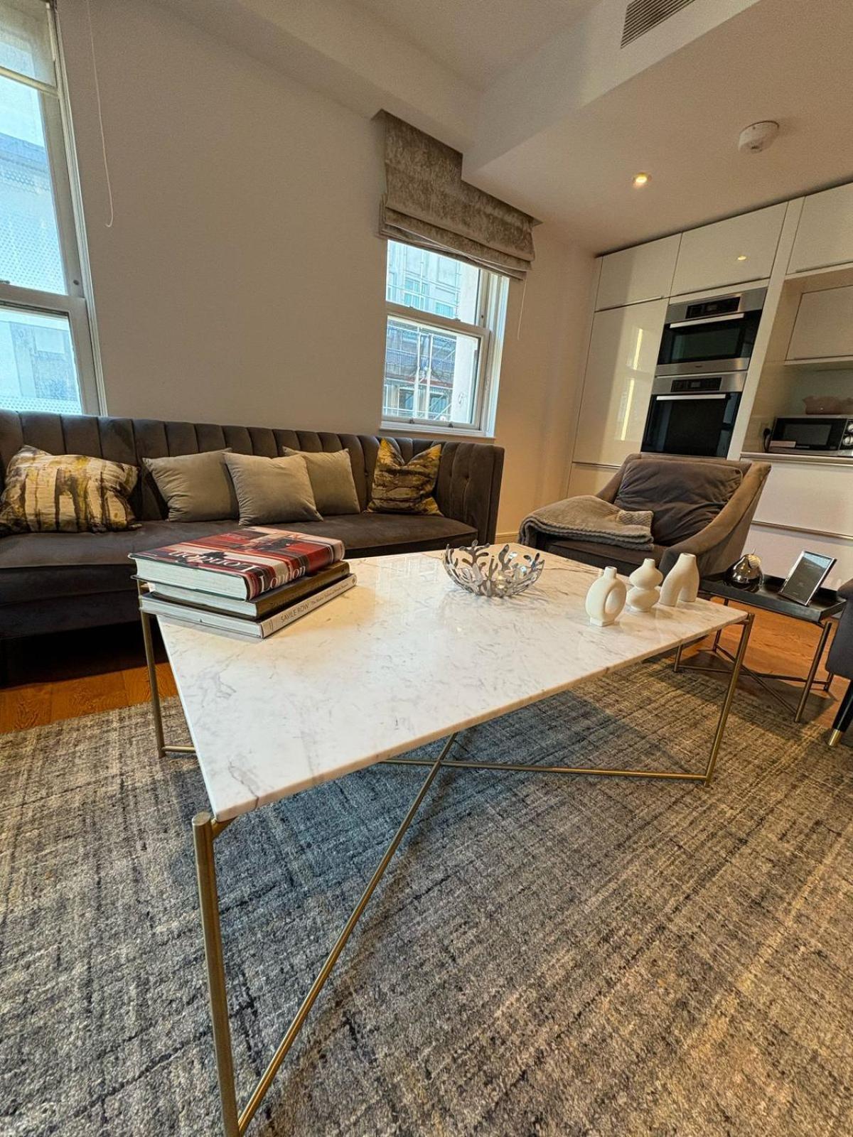 Estatesmen Selfridges Oxford Street Apartment