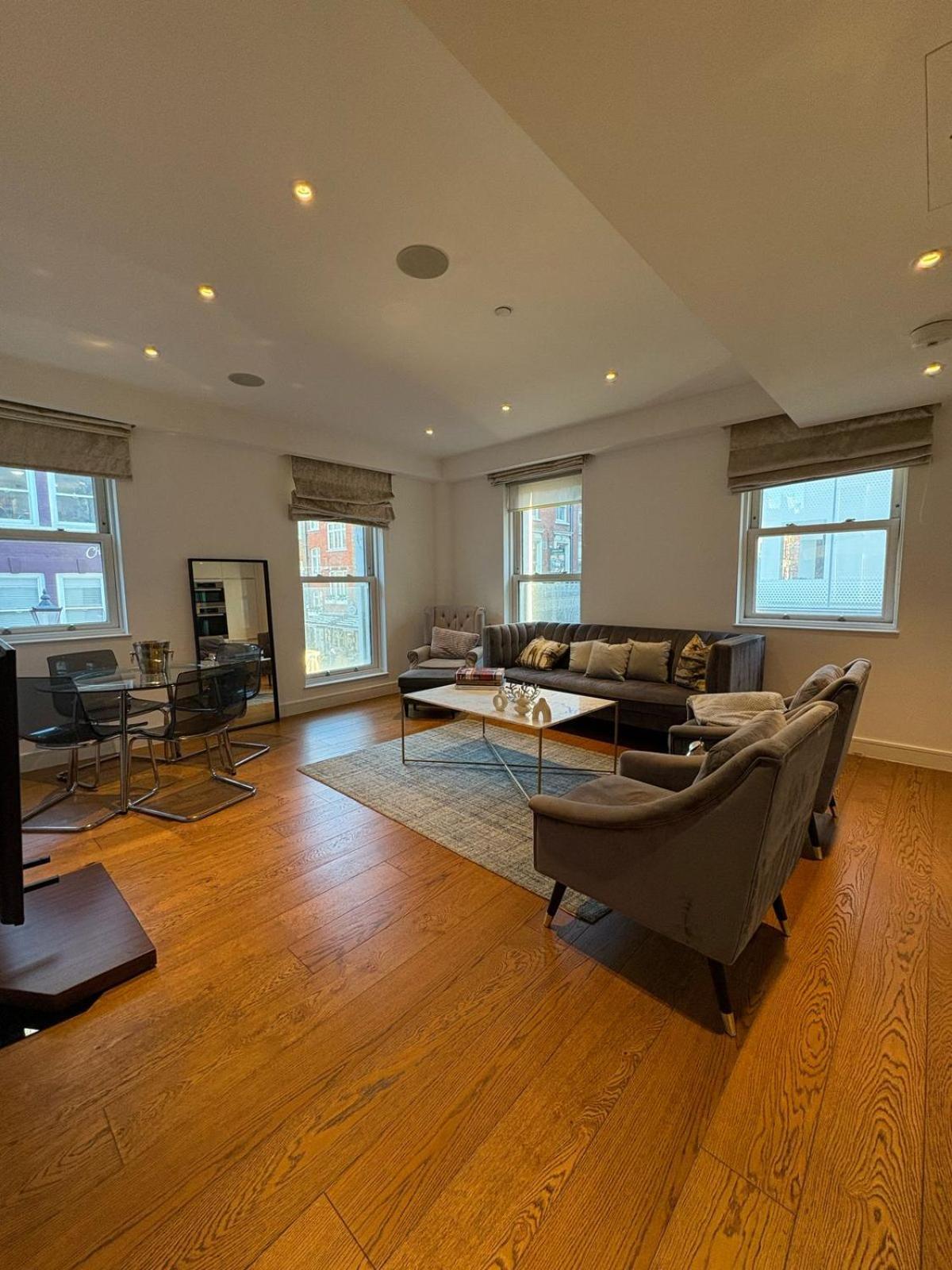 Estatesmen Selfridges Oxford Street Apartment *