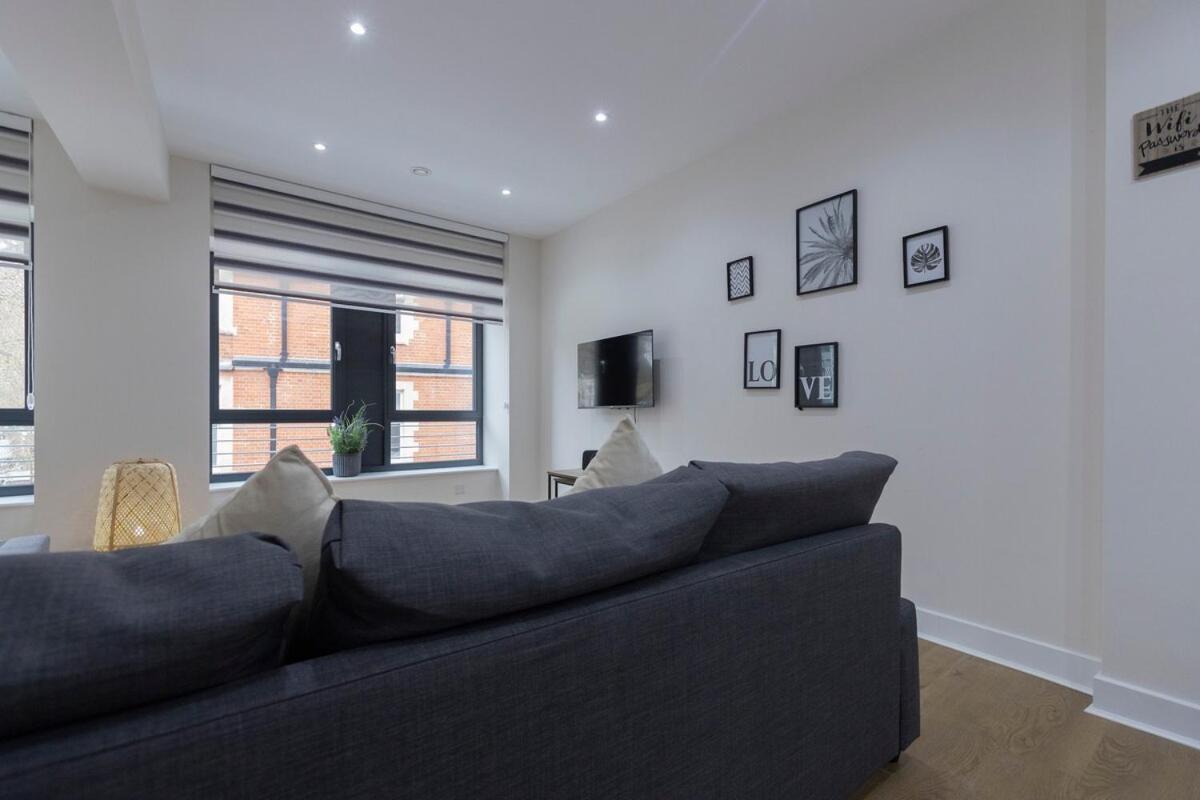 Apartment In Aldgate East 3 *