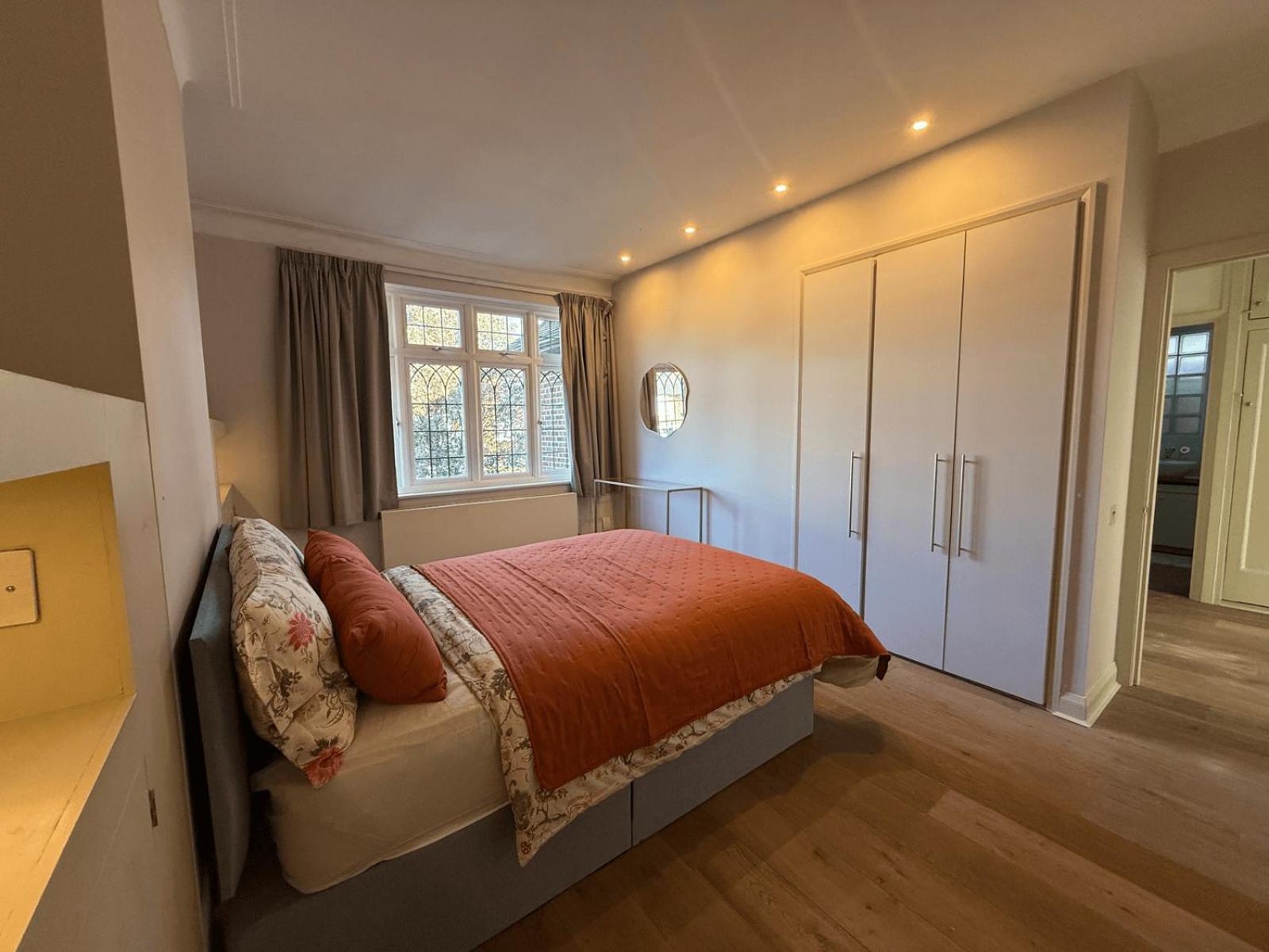Spacious 3br In Heart Of Wimbledon London