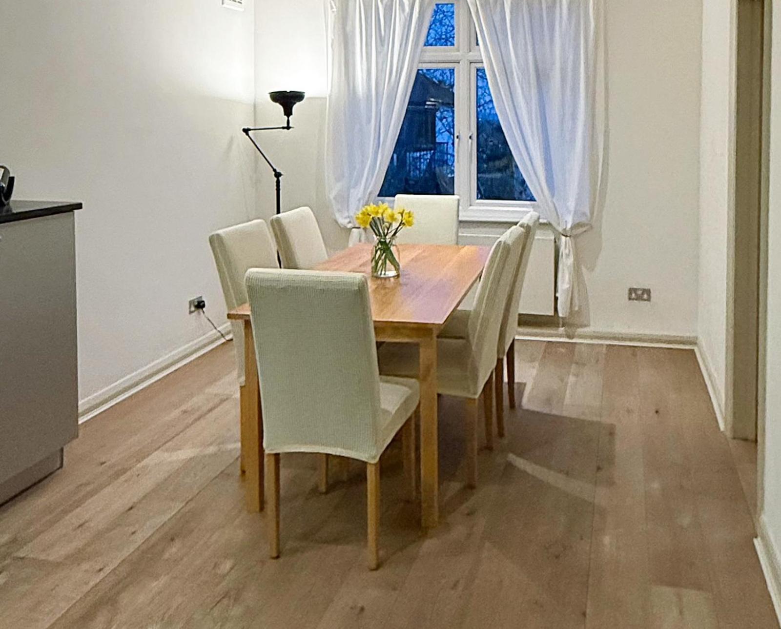 Spacious 3br In Heart Of Wimbledon *