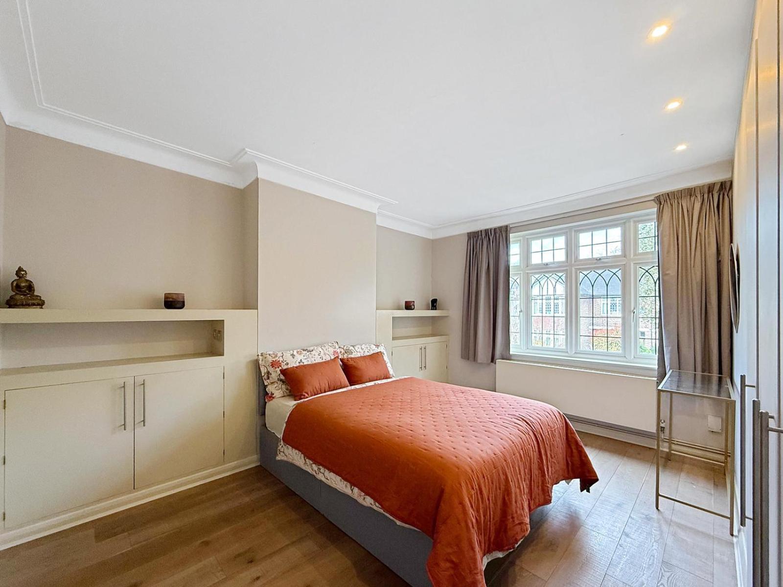 Spacious 3br In Heart Of Wimbledon London