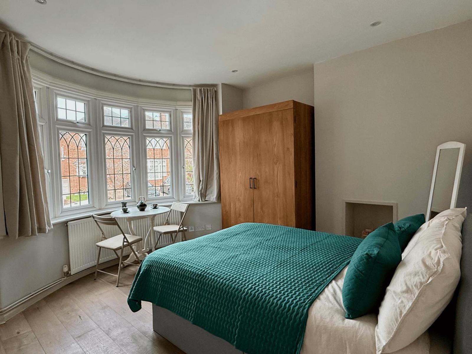 Apartment Spacious 3br In Heart Of Wimbledon